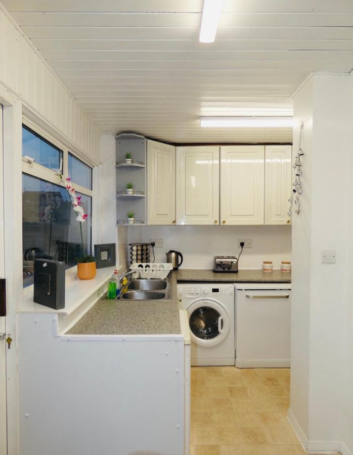 Spacious 3 Bed House With Parking & Good Transport South Norwood